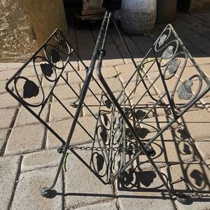 Collapsible Metal Magazine Rack